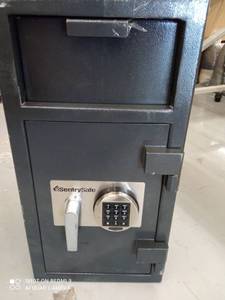 lot 4012 image: Digital Lock Sentry Safe