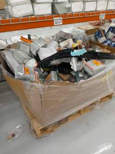 lot 4024 image: Pallet Of Miscellaneous Items