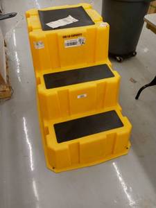 lot 4025 image: 500 lbs capacity Stairs