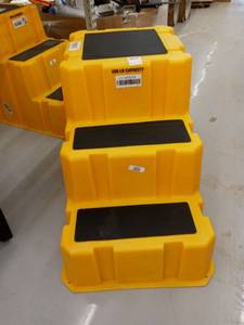 lot 4026 image: 500 lbs Capacity Stairs