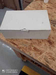 lot 24899 image: Box of EZ Flow cell strainers