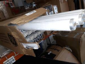 lot 24979 image: Fluorescent Lamps , Size 47inches , 24 Lights