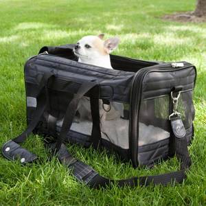 lot 1989 image: Sherpa Original Deluxe Pet Carrier