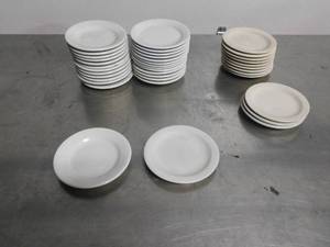 lot 10174 image: Assortment of 39 Plates