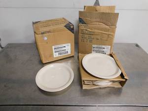 lot 10175 image: Set of 24 New Ultima Plates