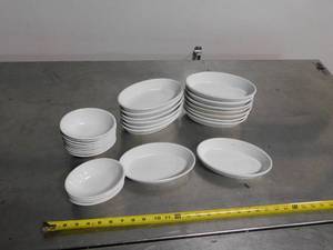 lot 10181 image: Assortment of Oval Bowls