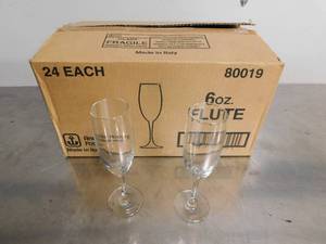 lot 10187 image: NEW Anchor Hocking 6 Ounce Flute