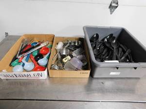lot 10193 image: Large Assortment of Utensils