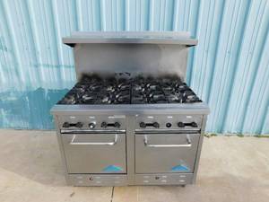 lot 10126 image: Castle 8 Burner wDouble Oven