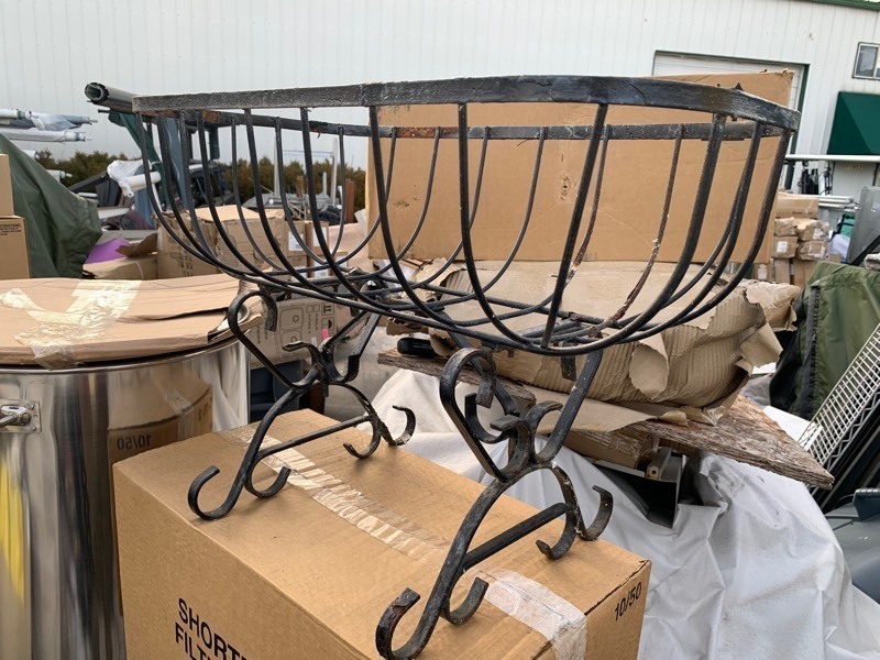 lot 192 image: Free Standing Iron Metal Decor Piece