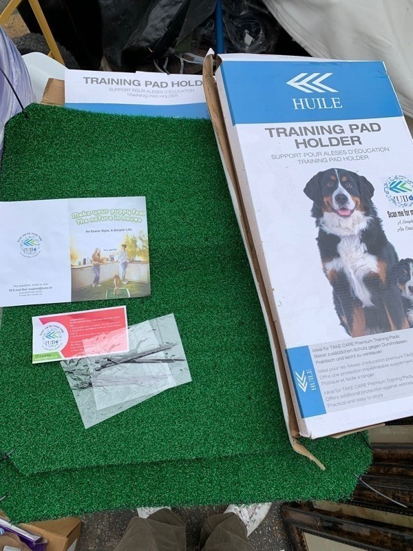 lot 8 image: 2 Boxs of Huile Pet Training Pad Holders