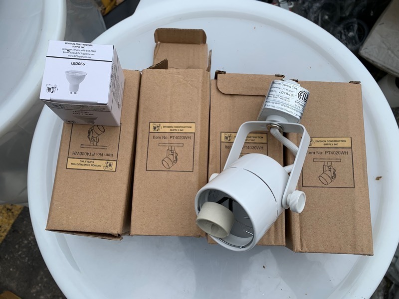 lot 262 image: 4 New Track Light Fixtures w LED Bulbs