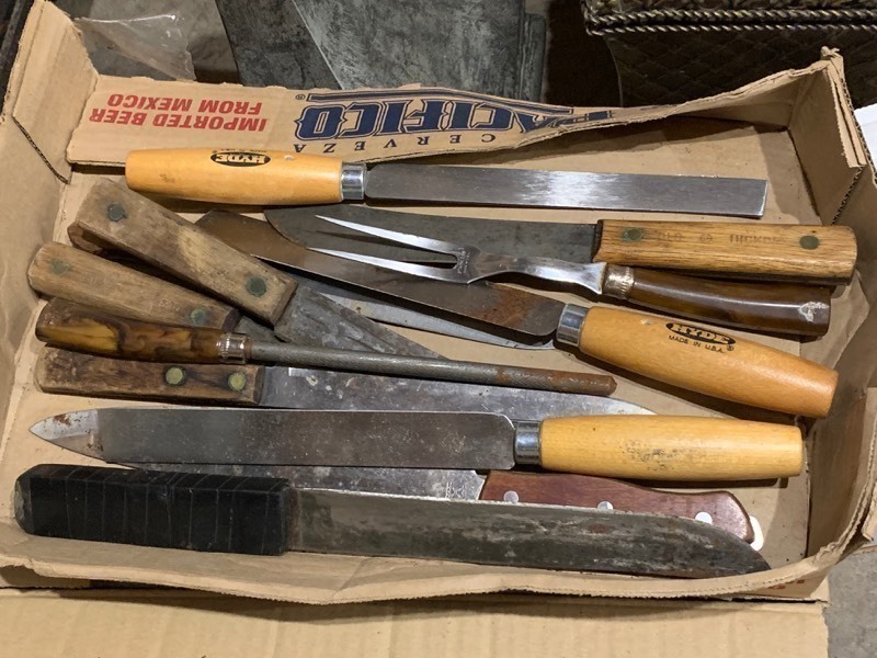 lot 331 image: Lot of 10 Knifes w Sharpener Piece