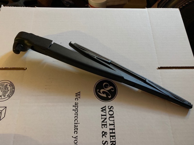 lot 333 image: Jeep Rear Window Wiper Blade Assembly