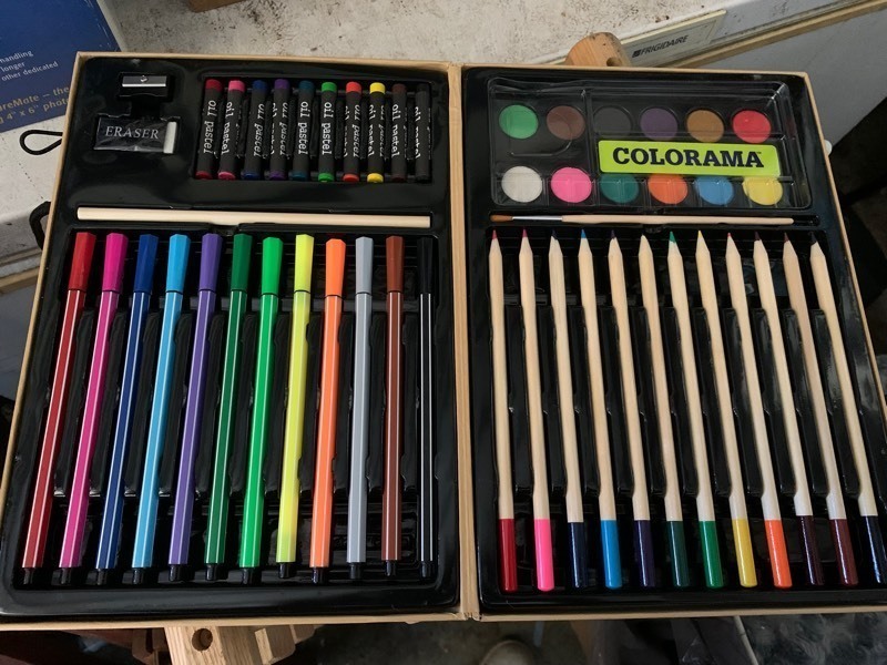 lot 34 image: Colorama Portable Art Kit