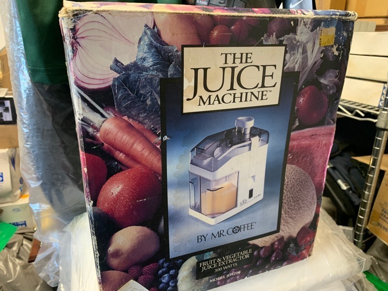 lot 6 image: Fruit & Vegetables Juice Extractor Machine