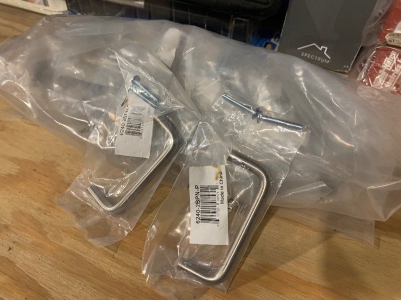 lot 40 image: Large New Bag of Modern Cabinet Pantry Handles