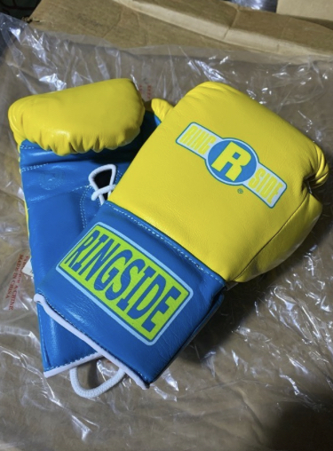 lot 71 image: Pair of Genuine Leather Official Pro 12oz. Ringside Fight Gloves