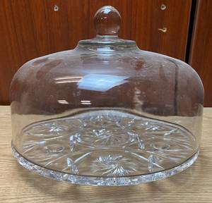 lot 9024 image: Fancy Covered Pie  Cake Dish