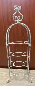 lot 9030 image: Tall Metal Decor Holder