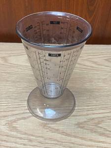 lot 9035 image: Fancy Bar Mixer Measuring Cup - 2 cup capacity - SWEET