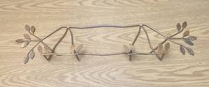lot 9039 image: Nice Metal Wall Hanging Plate Rack - Neat Design