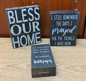 lot 9044 image: Lot of 3 Home Decor Pieces - 3 popular phrases - Check them out