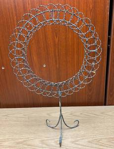 lot 9071 image: Unique Table Top Metal Stand - Could hold jewelry or  Use your imagination