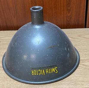 lot 9072 image: Vintage Smith-Victor light reflector 12in Diameter