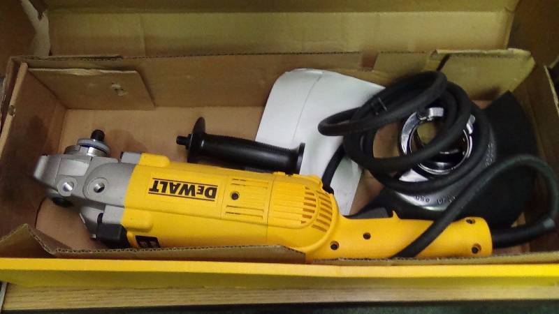 DEWALT D28499X 7-Inch/9-Inch 5.3-Horsepower Large Angle Grinder | August Meltdown Auction 