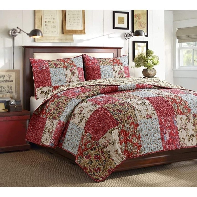 lot 2200 image: Porch and Den - Adorable Patchwork  Quilt Set - Queen - Retail $87.99