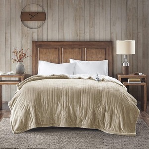 lot 1580 image: Woolrich Electric Plush to Berber Reversible Full Blanket Bedding -Retail $$119.99