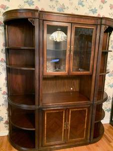 lot 1002 image: Three-piece wall unit 76 x 66 x 18