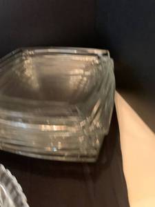 lot 1015 image: Assorted glass items