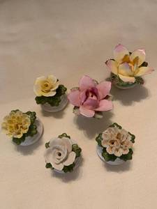 lot 1016 image: Royal Adderly and Aynsley flower salt and pepper shakers