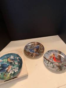 lot 1030 image: The Edwin M Knowles China company collectible plates