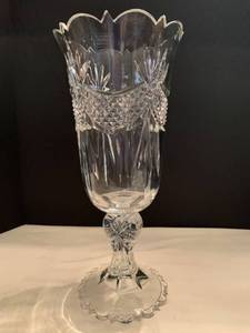 lot 1034 image: Towle crystal vase 16 inches high
