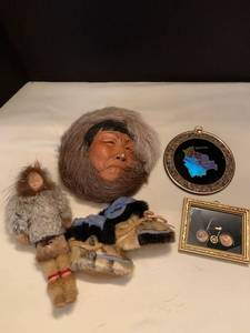 lot 1039 image: Various souvenirs