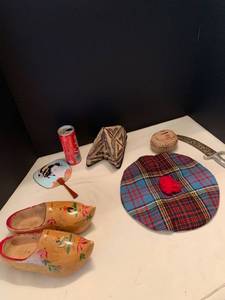 lot 1041 image: Souvenirs from around the world