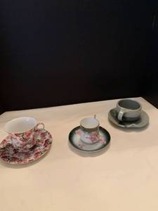 lot 1046 image: Cups and saucers