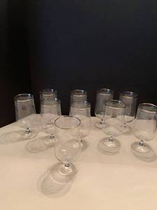 lot 1049 image: Crystal water goblets with silver tone rim (one cracked)