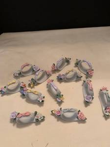 lot 1050 image: Porcelain napkin rings