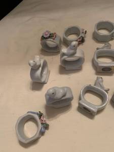 lot 1051 image: Porcelain napkin rings