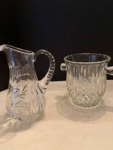 lot 1055 image: Glass pitcher and ice bucket