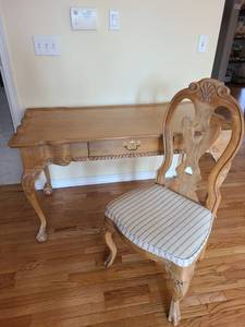 lot 1100 image: Handcarved Wellesley Guild French provincial style desk, 30x53x25, chair