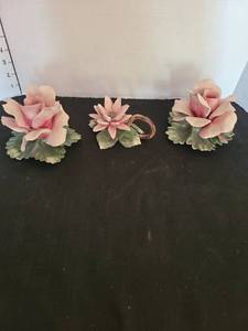 lot 1104 image: Three Capodimonte pieces, all have minor damage