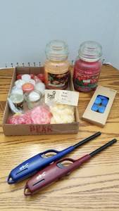 lot 1107 image: 2 Yankee candles, Engel wax beads, votives, tealights and lighters