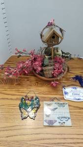 lot 1118 image: Bird decor and more