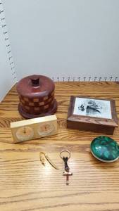 lot 1120 image: Hand crafted jar wlid, Nature Etching box, jewelry box and Seth Thomas clock and barometer
