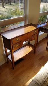 lot 1123 image: Vintage oak side table with drawers 31 x 32 x 11